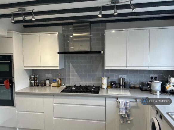 Kitchen Gas 5 Hob Burner,  Oven Microwave Grill 