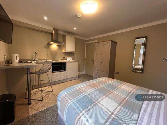 Studio 3 With Kitchenette