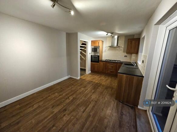 Kitchen & Dining Area