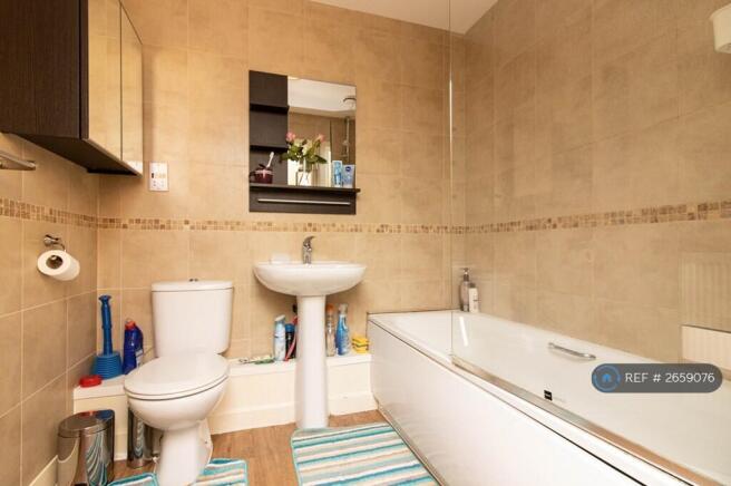 Main Bathroom ( Shared)