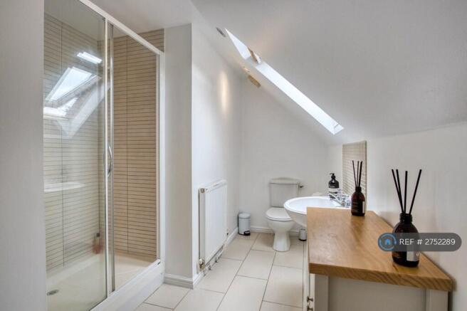 Ensuite Bathroom To Mster