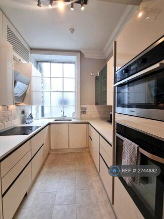 Fully Fitted Designer Kitchen