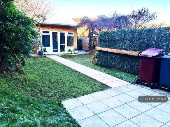 Private Front Garden/ Summer House