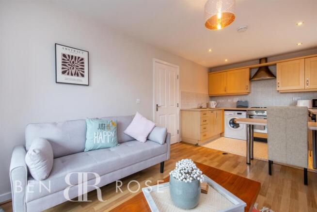 Lounge/Kitchen