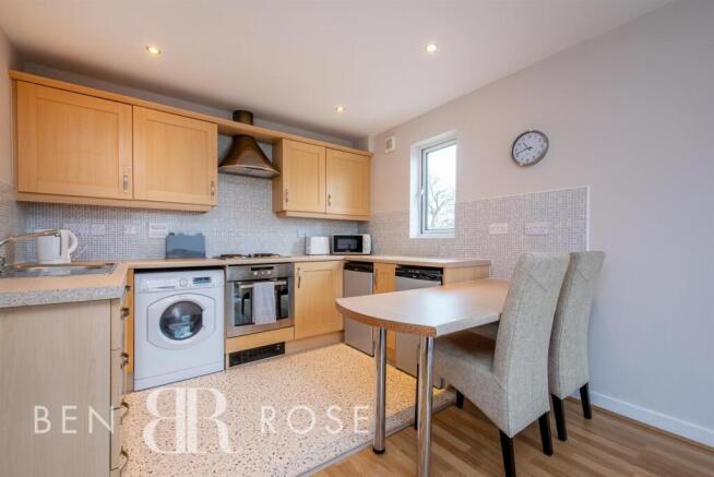 Lounge/Kitchen