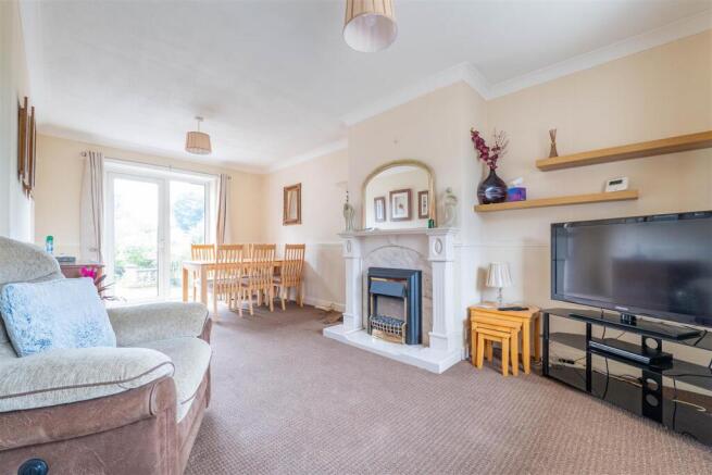 Lounge/Dining Room