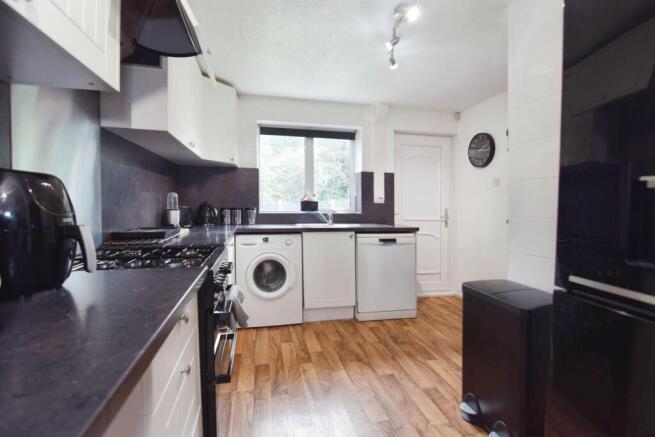 KITCHEN 03.jpg