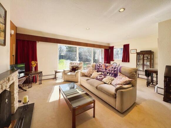 14005291-Living 20Room.jpg