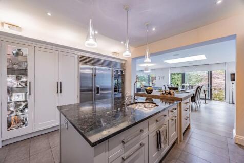 Mayfield Road, Bramhall, SK7