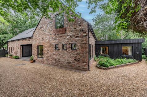 Woodford Road, Bramhall, SK7