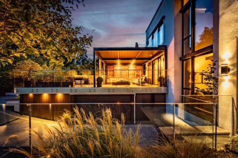 Broadway, Bramhall, SK7