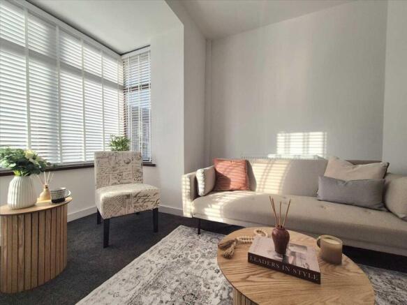 Lounge/Dining Area