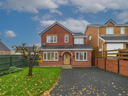 Royal Worcester Crescent, Bromsgrove, B60