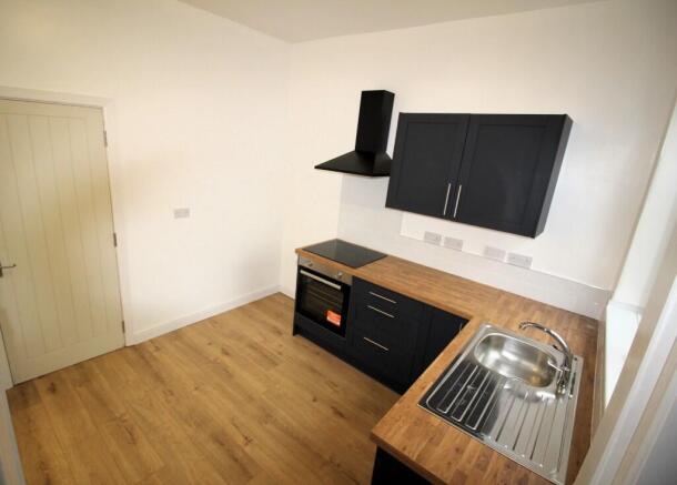 Kitchen (b) 