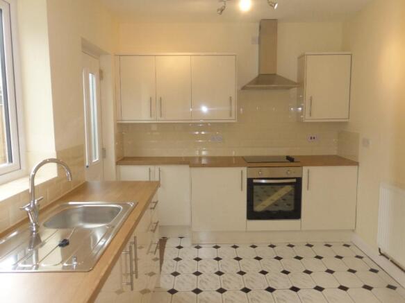 Kitchen (b)