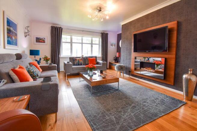 Lounge Angle 1