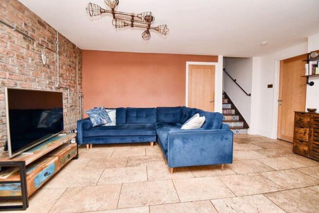 Lounge Angle 2