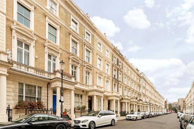 Studio flat to rent in Clanricarde Gardens, London, W2, W2