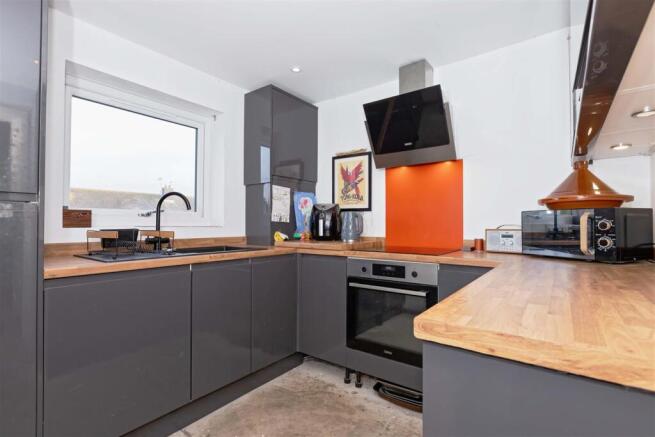 Cavendish close_8.jpg