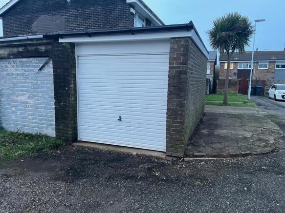 garage 02.jpg