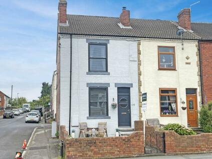 Featherstone - 2 bedroom end of terrace house for sale