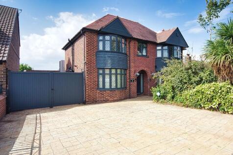 Kingsway, OSSETT, West Yorkshire, WF5