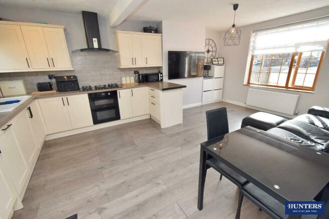 Open plan kitchen-living room