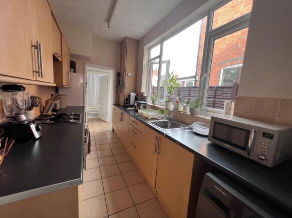 Kitchen 1.jpg