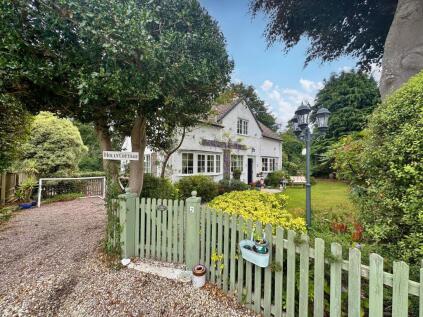 Raby Close, Heswall, CH60