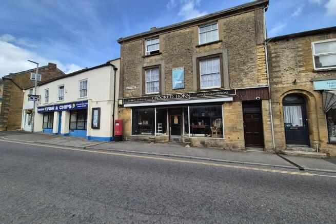 Shop to rent in Crewkerne