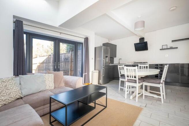 2-midmoor-road-00...