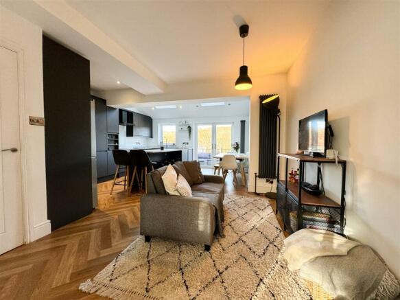 OPEN PLAN FAMILY ROOM