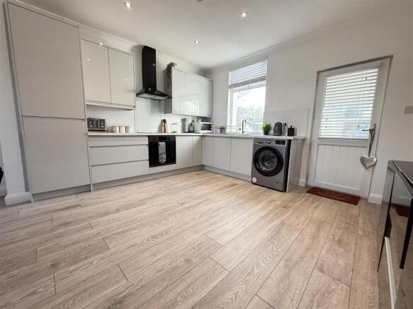 KITCHEN DINING AREA