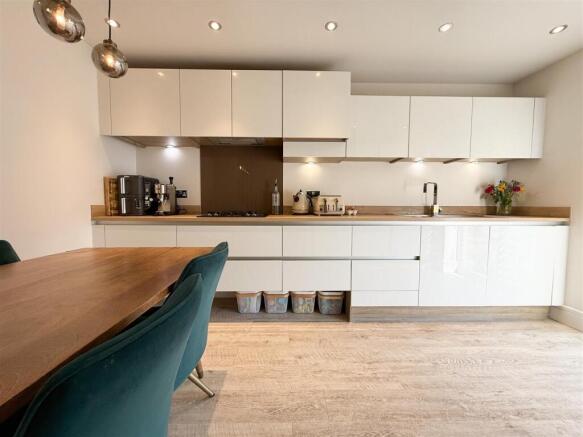 KITCHEN DINING ROOM