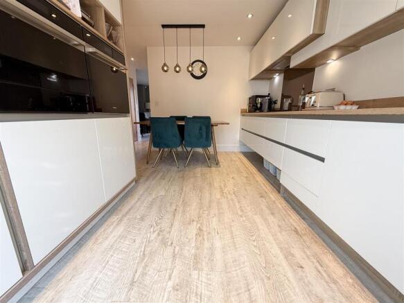 KITCHEN DINING ROOM