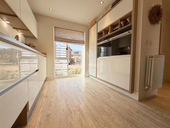 KITCHEN DINING ROOM