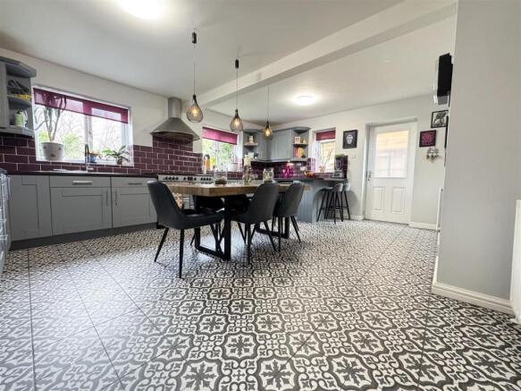KITCHEN DINING ROOM
