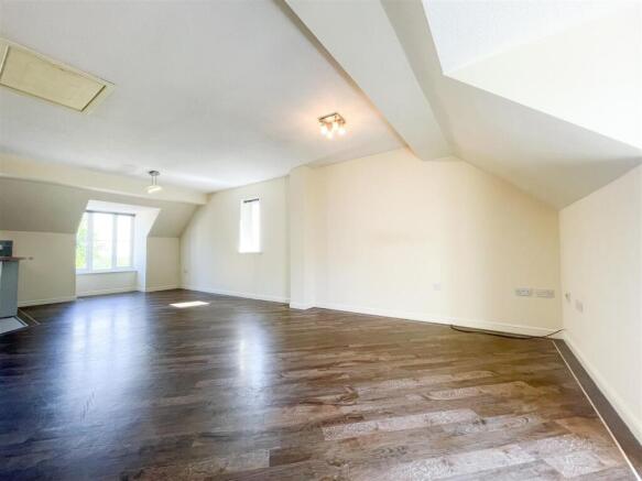 LOUNGE/DINING/KITCHEN AREA