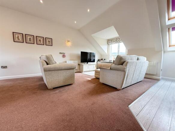 LOUNGE AREA