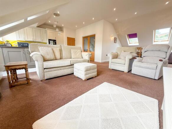 LOUNGE AREA