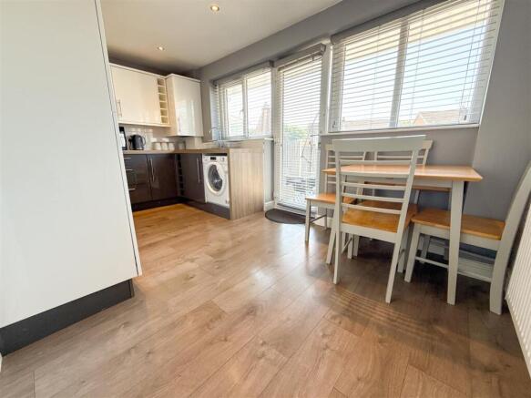 KITCHEN DINING ROOM
