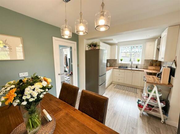 KITCHEN DINING ROOM