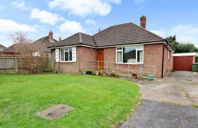 3 bedroom detached bungalow for sale in Nursery Grove Hedge End SO30