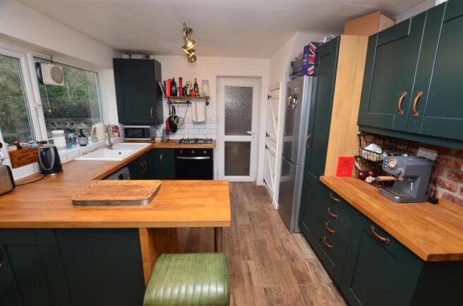Well Equipped Dining Kitchen