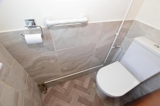 Guests Cloak Room/WC