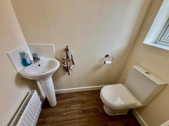 Guests Cloak Room/WC