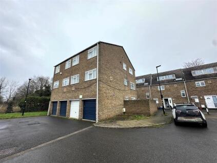 Pentelow Gardens, Bedfont