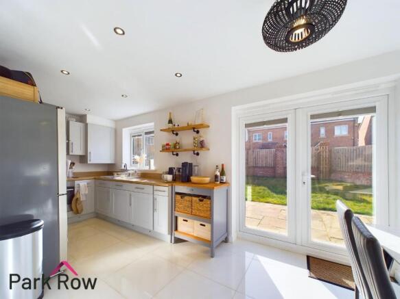 KITCHEN/DINING ROOM