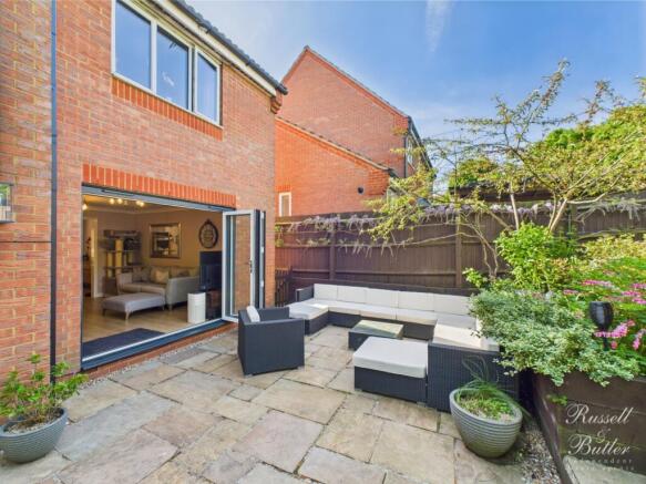 CAM01995G0-PR0295-STILL019