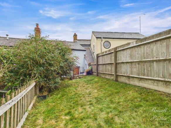 CAM01995G0-PR0352-STILL004